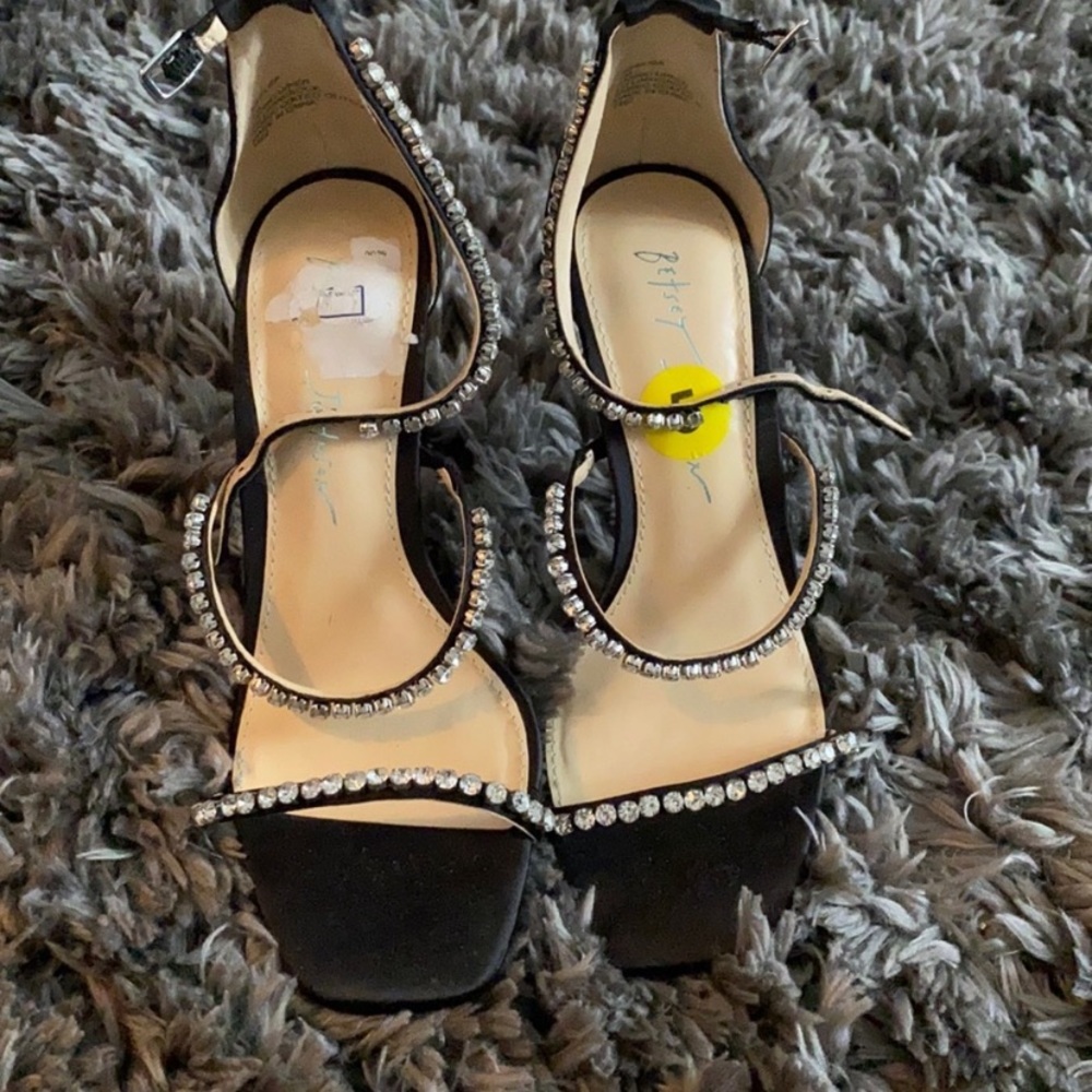 Cute black heel